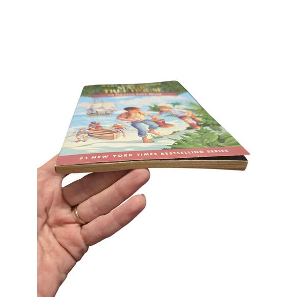 MAGIC TREE HOUSE #4 PIRATES PAST NOON Mary Pope Osborne Chapter Book - Picture 3 of 7